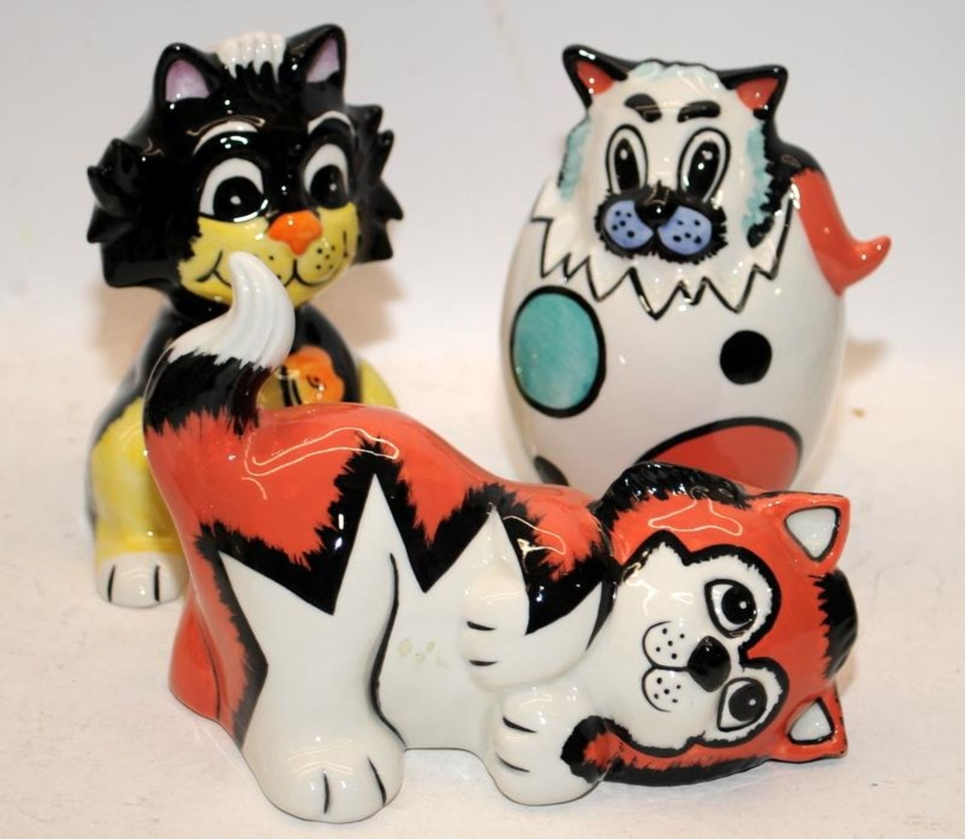 5 x Lorna Bailey cat figures including Tilly, Kipper, Eggbert and Charlie. All signed - Image 3 of 3