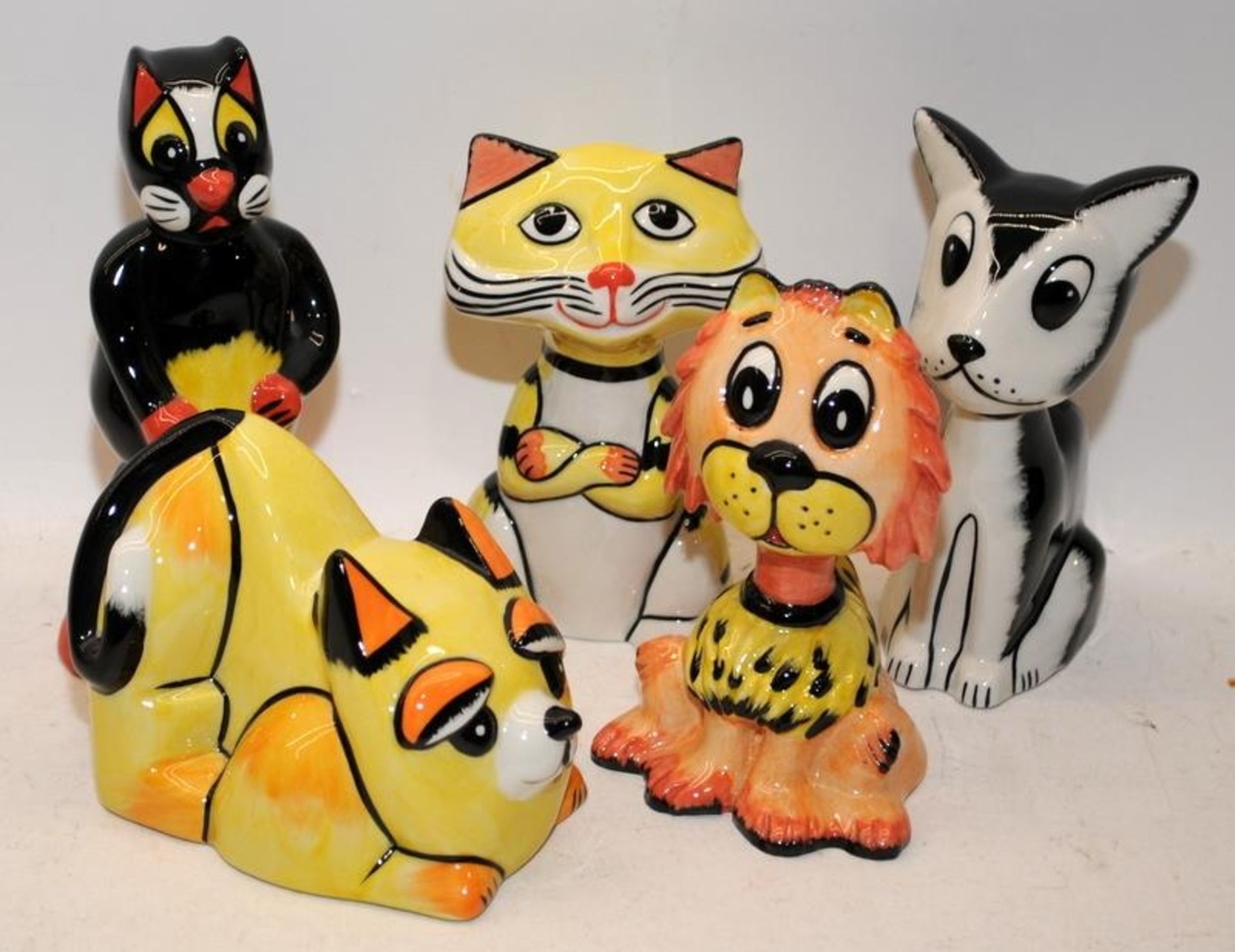 5 x Lorna Bailey cat figures including Monty, Sandy and Whiskers. All signed