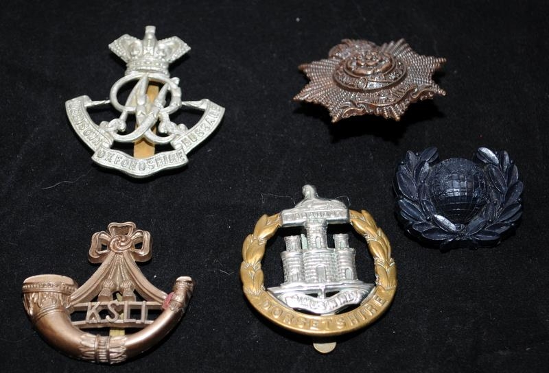 A collection of mostly WWI - WWII Era regimental cap badges, good collectable examples. 20 in lot - Image 5 of 6