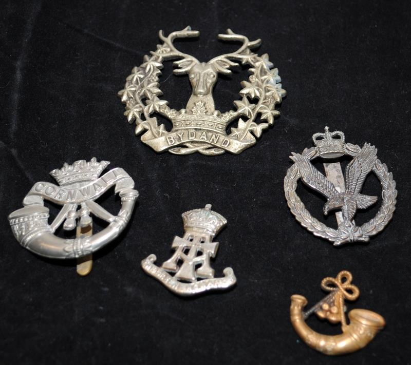 A collection of mostly WWI - WWII Era regimental cap badges, good collectable examples. 20 in lot - Image 3 of 6