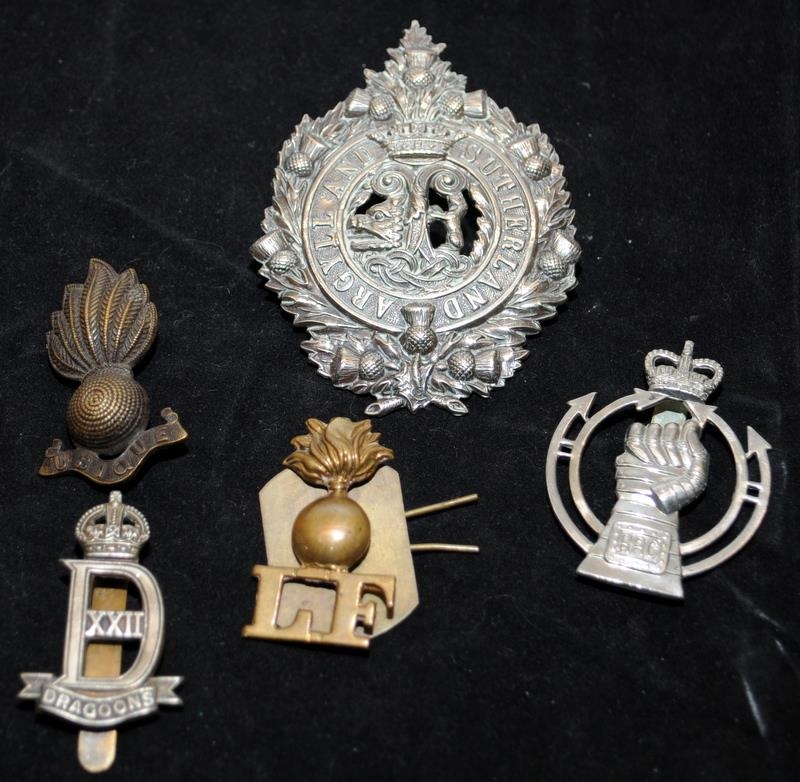 A collection of mostly WWI - WWII Era regimental cap badges, good collectable examples. 20 in lot - Image 3 of 6