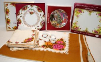Royal Albert Old Country Roses linen table cloth and 6 linen napkins c/w 6 napkin rings, 6