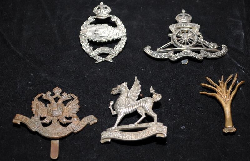 A collection of mostly WWI - WWII Era regimental cap badges, good collectable examples. 20 in lot - Image 3 of 6