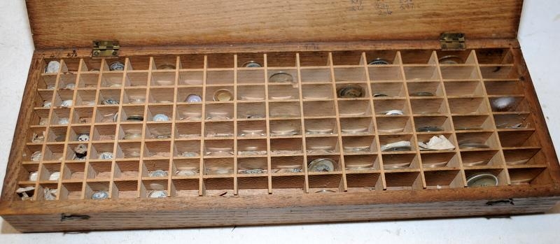 A wooden box containing a collection of sorted watch lenses c/w a box of useful watch makers tools - Image 2 of 6