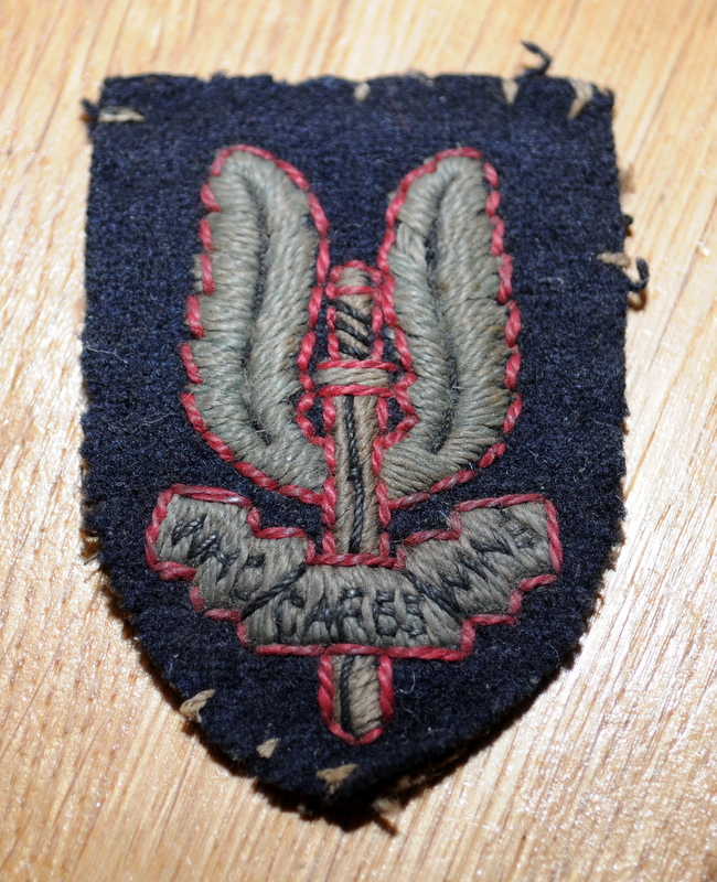 Genuine WWII era SAS cloth cap badge, Parachute Jump Wings and 2nd SAS shoulder flashes - Image 3 of 4