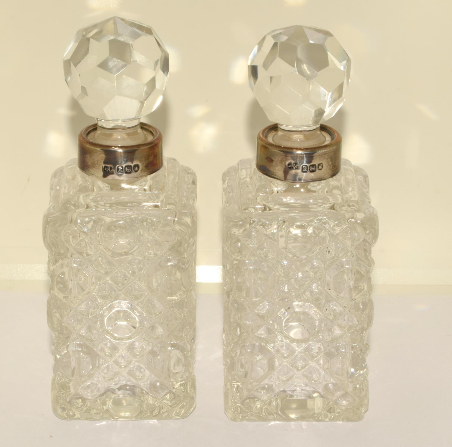 Pair Chrystal glass silver collard perfume bottles and stoppers 12x4x4cm - Image 5 of 5