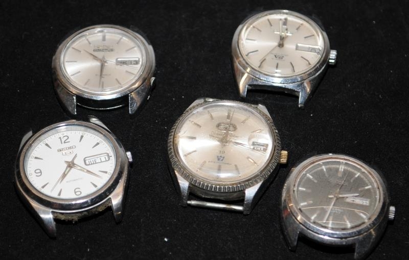 Tub containing Seiko/Citizen auto and manual watches, some seen working at time of listing but all - Image 4 of 4