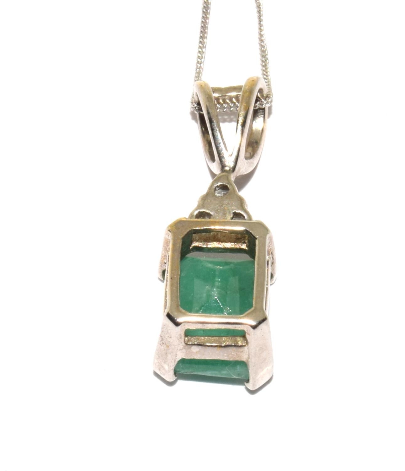 9ct white gold Diamond and Emerald pendant necklace chain 40cm - Image 5 of 6