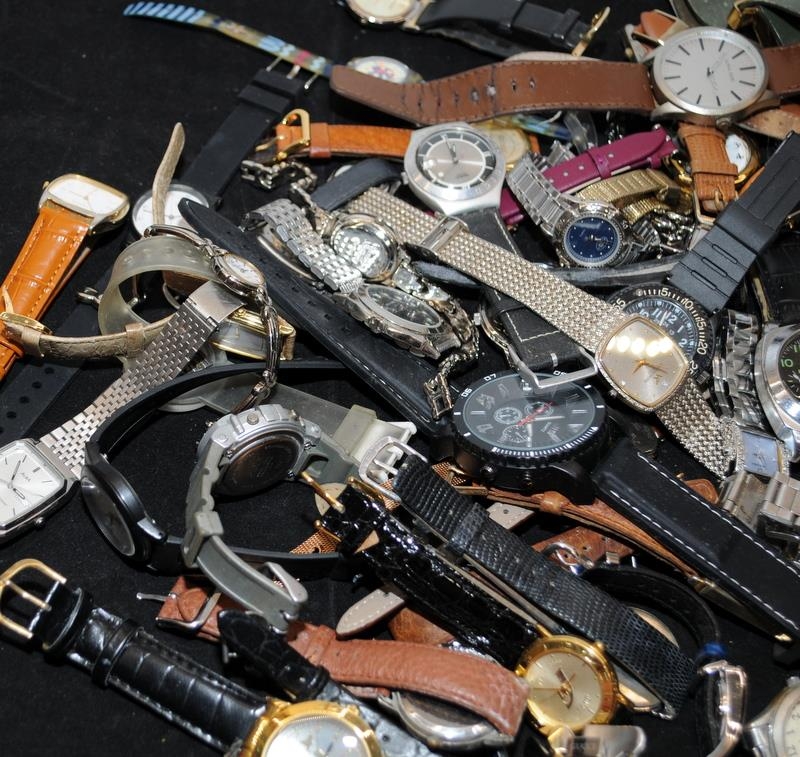 Collection of ladies and gents quartz fashion watches. All with new batteries fitted and working - Image 2 of 3