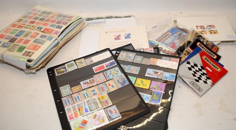 A collection of stamp albums and stock books containing a selection of world stamps. 9 albums in lot - Image 12 of 13