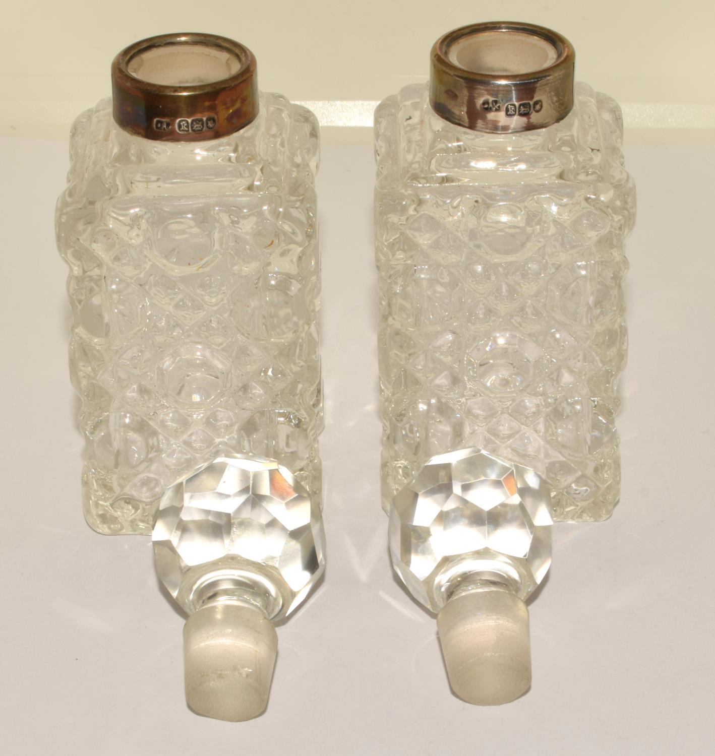 Pair Chrystal glass silver collard perfume bottles and stoppers 12x4x4cm - Image 3 of 5