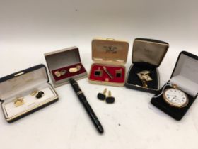 Quantity of cufflinks a 14 gold nib fountain pen and a pocket watch ref 59, 181 259
