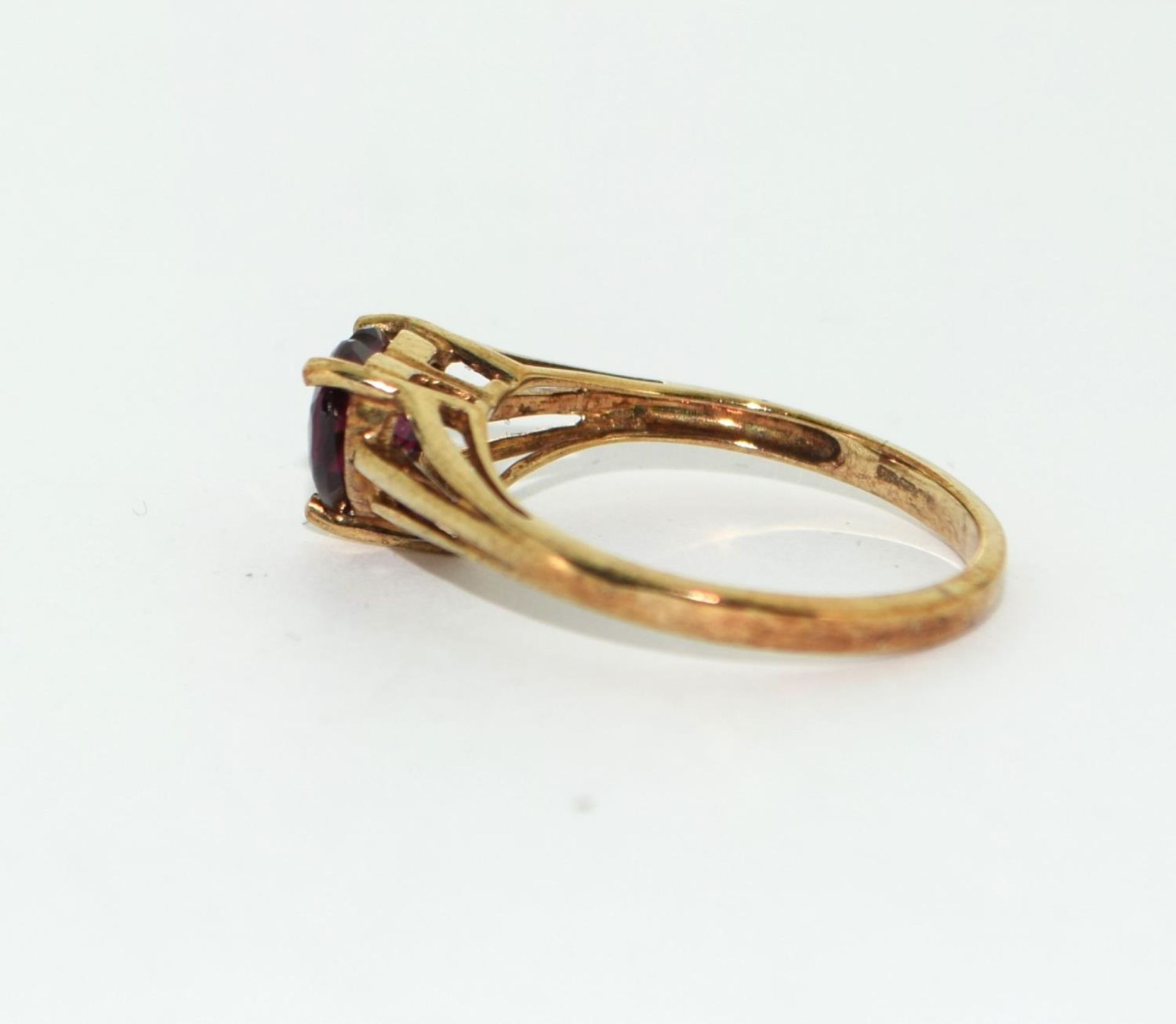 9ct gold ladies Garnet heart ring size N - Image 2 of 5