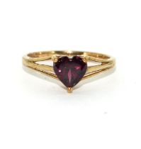 9ct gold ladies Garnet heart ring size N