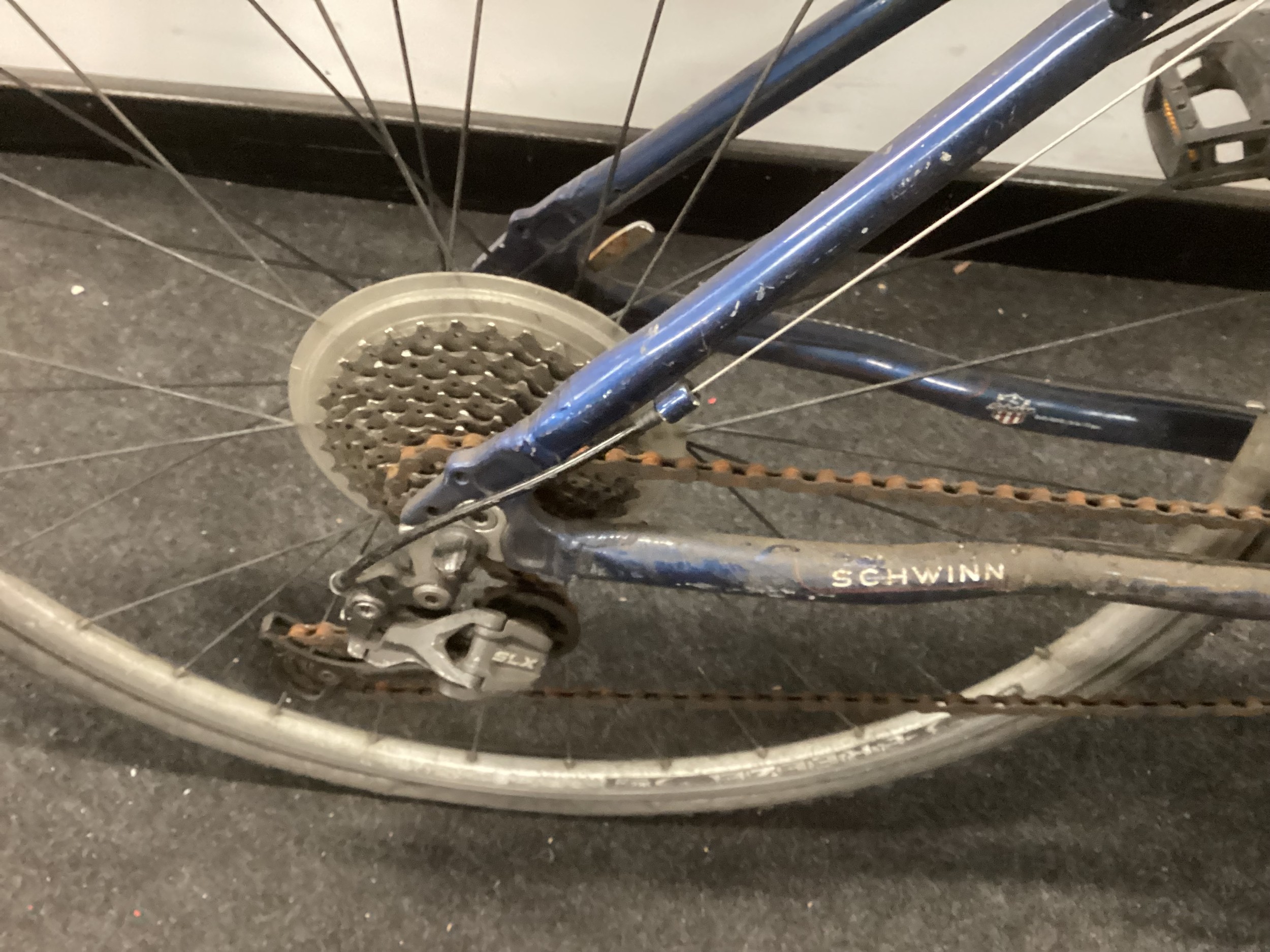 Blue Schwinn bicycle, 27 gears, 20" frame, 28" wheel. (25B) - Image 2 of 3
