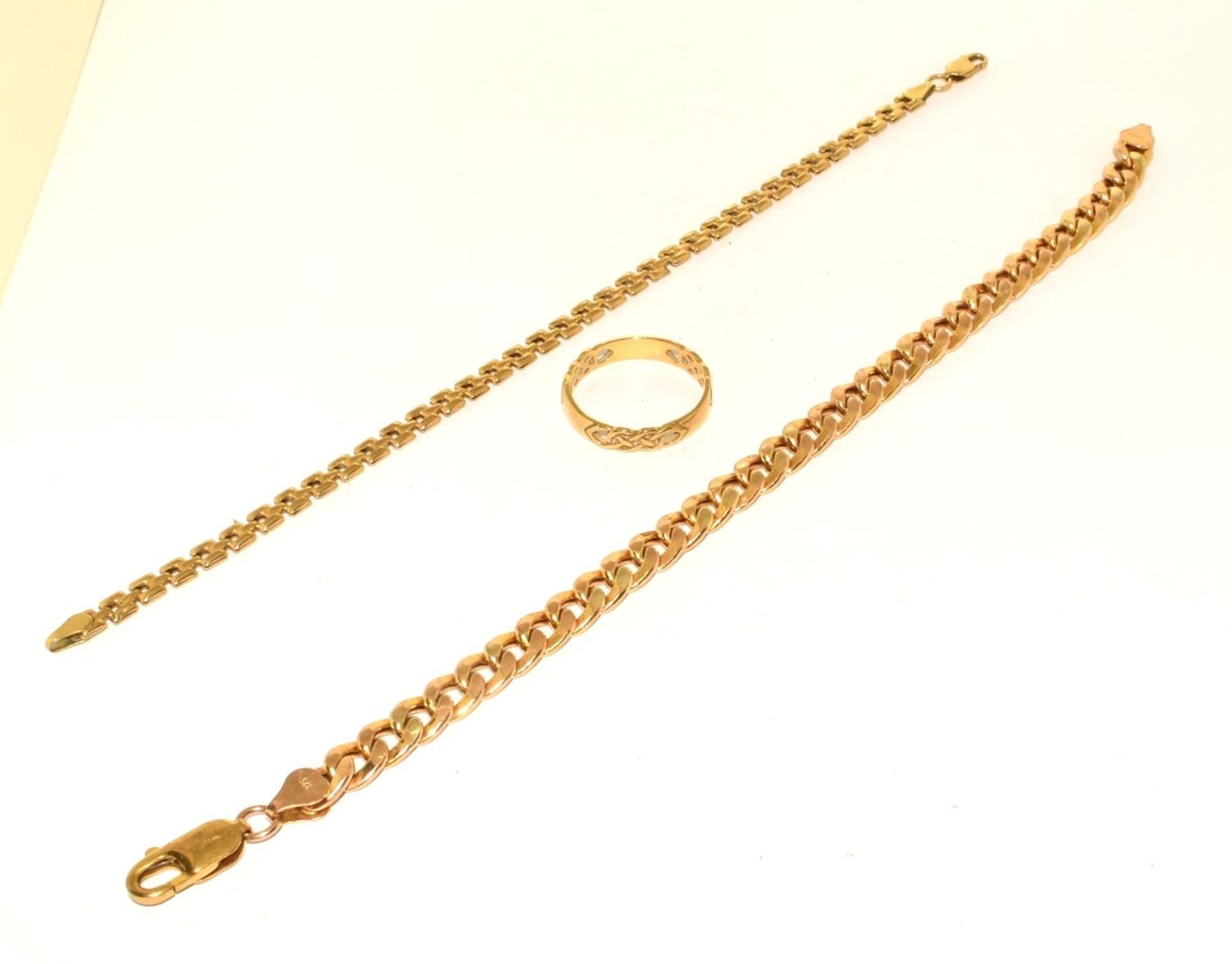 9ct gold jewellery to include 2 x bracelets and a wedding band 15g ref 71 56 66