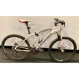 Cannondale SL white mountain bike 24 gears 16" frame 26" wheel (REF 37B).