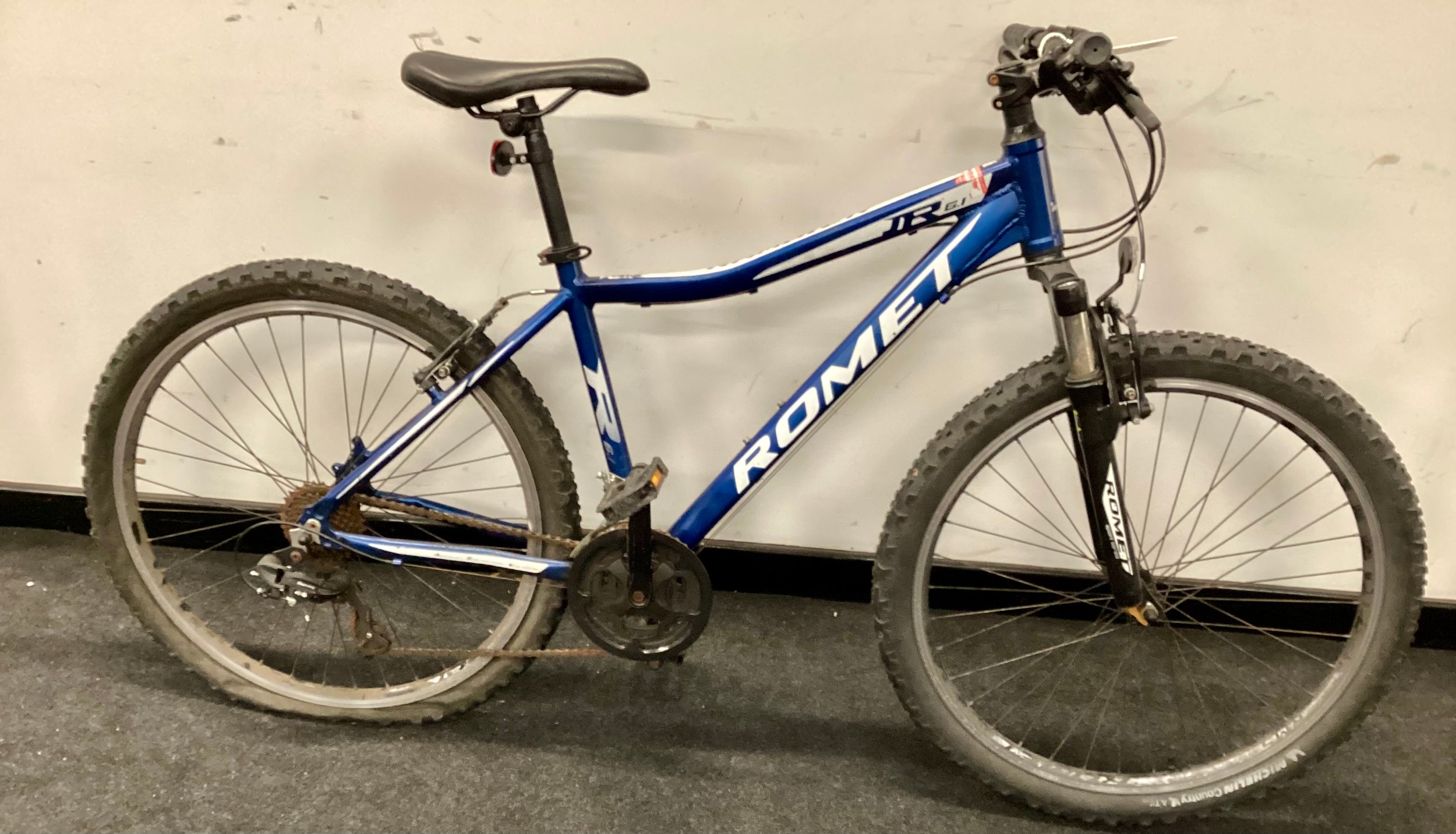 Romet Rambler Blue bicycle , 21 gears, 16" frame and 27" wheel. (34B)