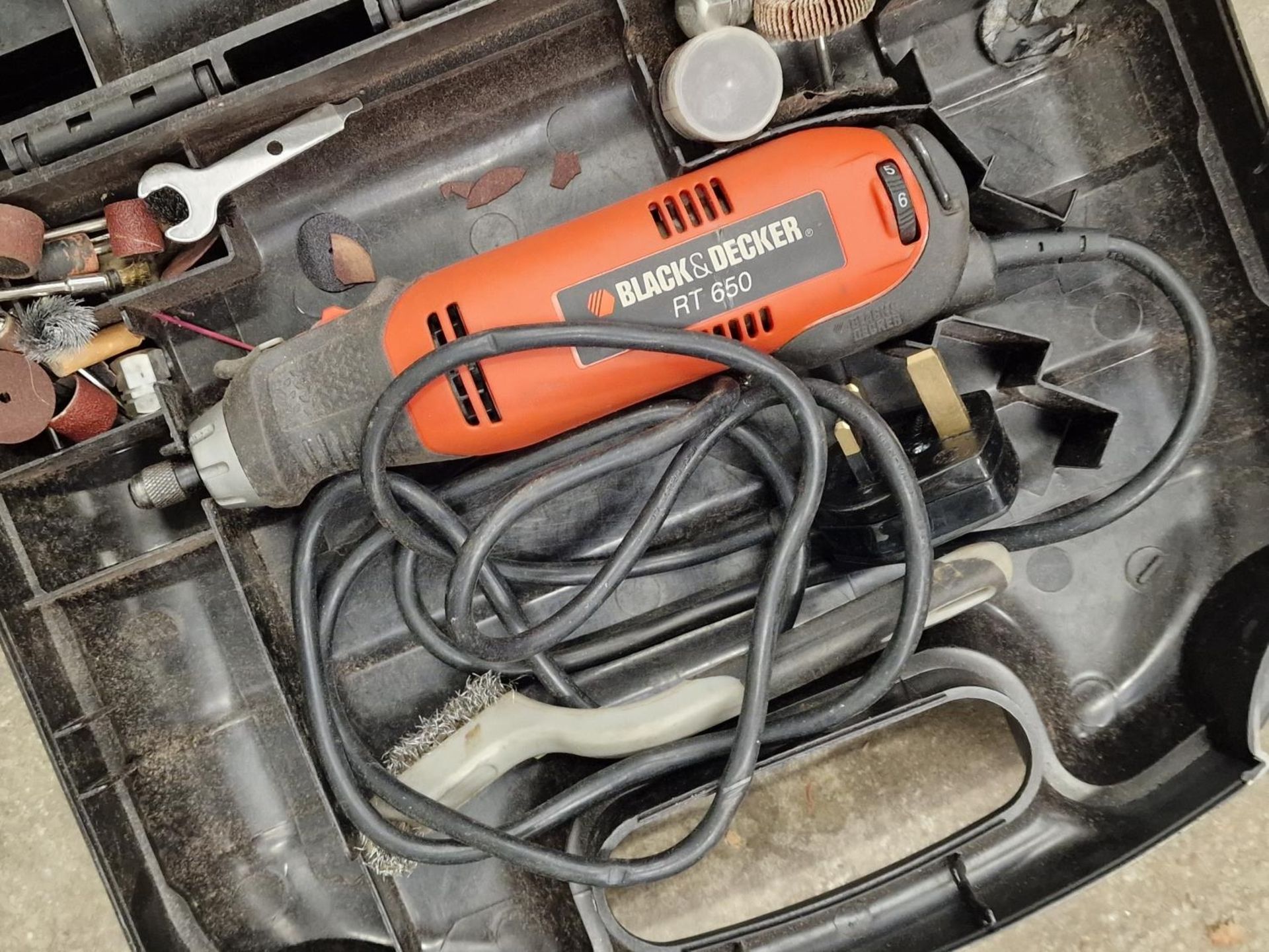 Collection of tools to include corded Black & Decker mini sander, compact Hilka corded polisher - Image 3 of 3
