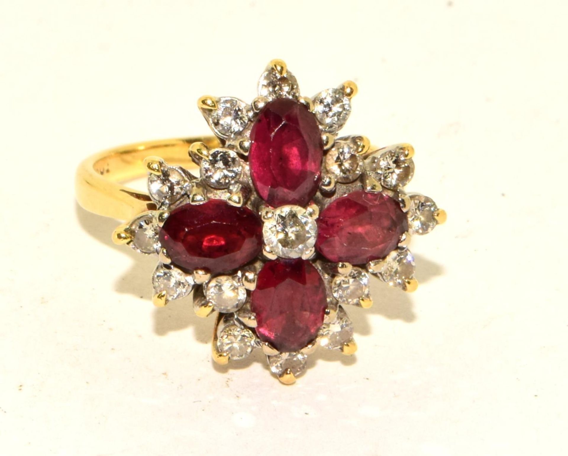 Diamond/garnet 6.4g 18ct gold ring Size N - Image 5 of 5