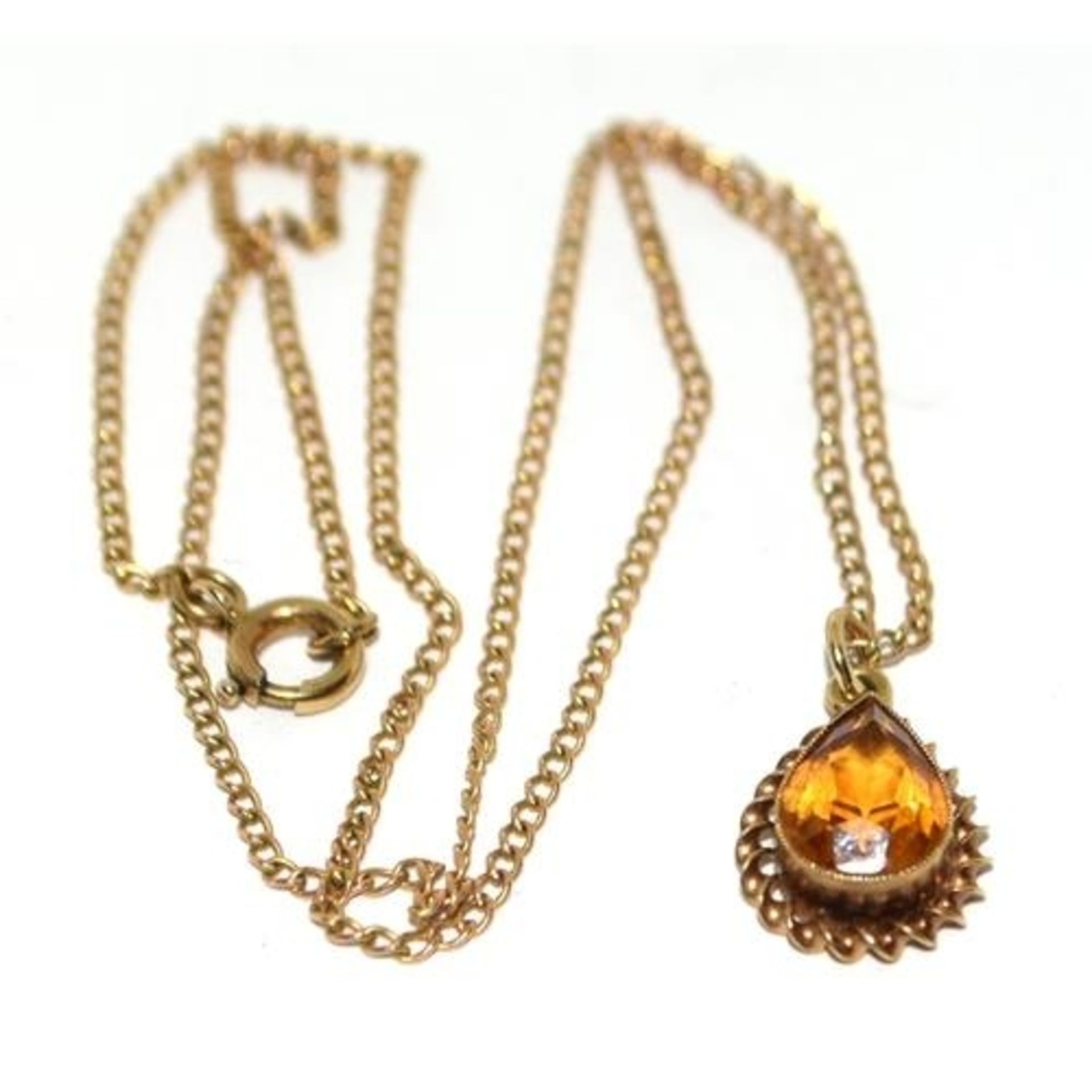 9ct gold Amber pendant necklace chain 42cm long 3g
