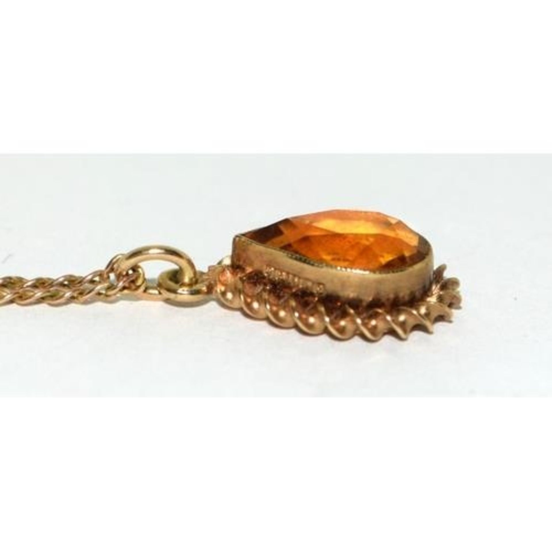 9ct gold Amber pendant necklace chain 42cm long 3g - Image 3 of 5