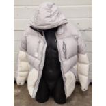Mens grey and white Benjart puffer jacket size M (REF 229).