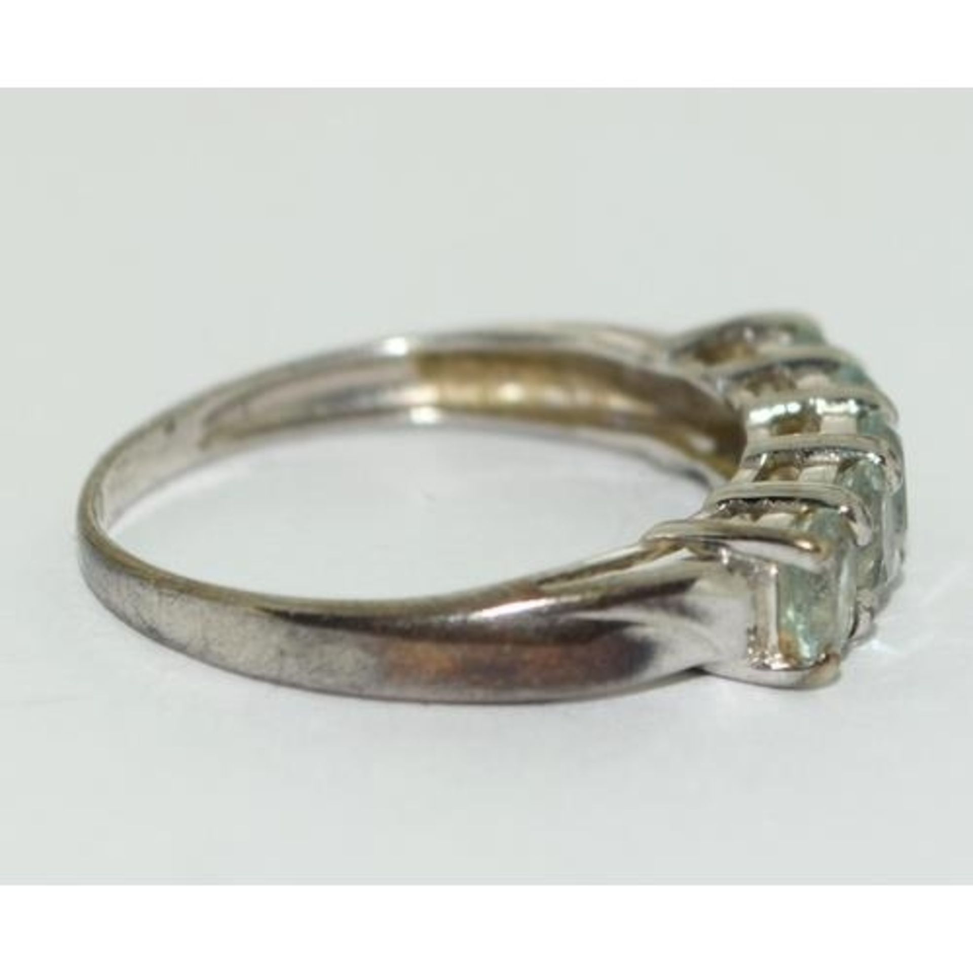 9ct gold ladies 5 stone Aquamarine ring size M - Image 4 of 5