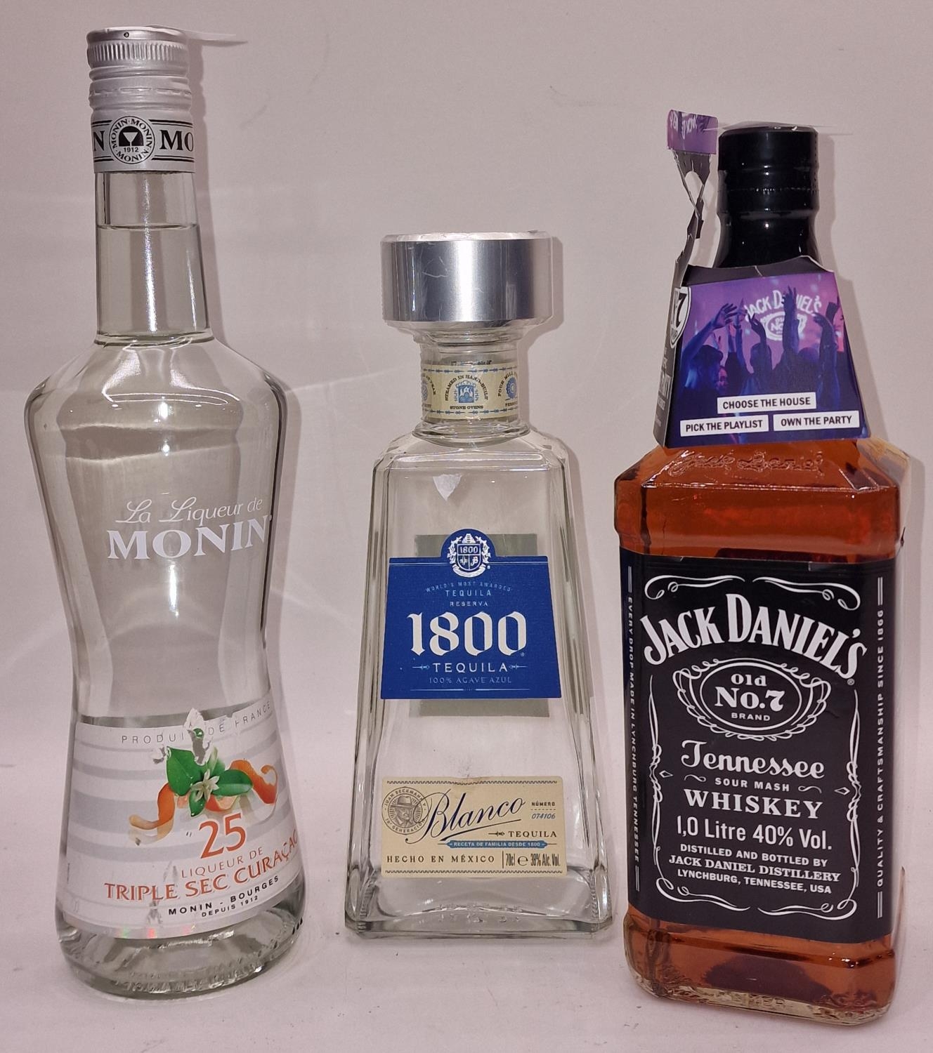 3 x mixed bottles of alcohol to included a 1ltr bottle of Jack Daniels ref 197 101