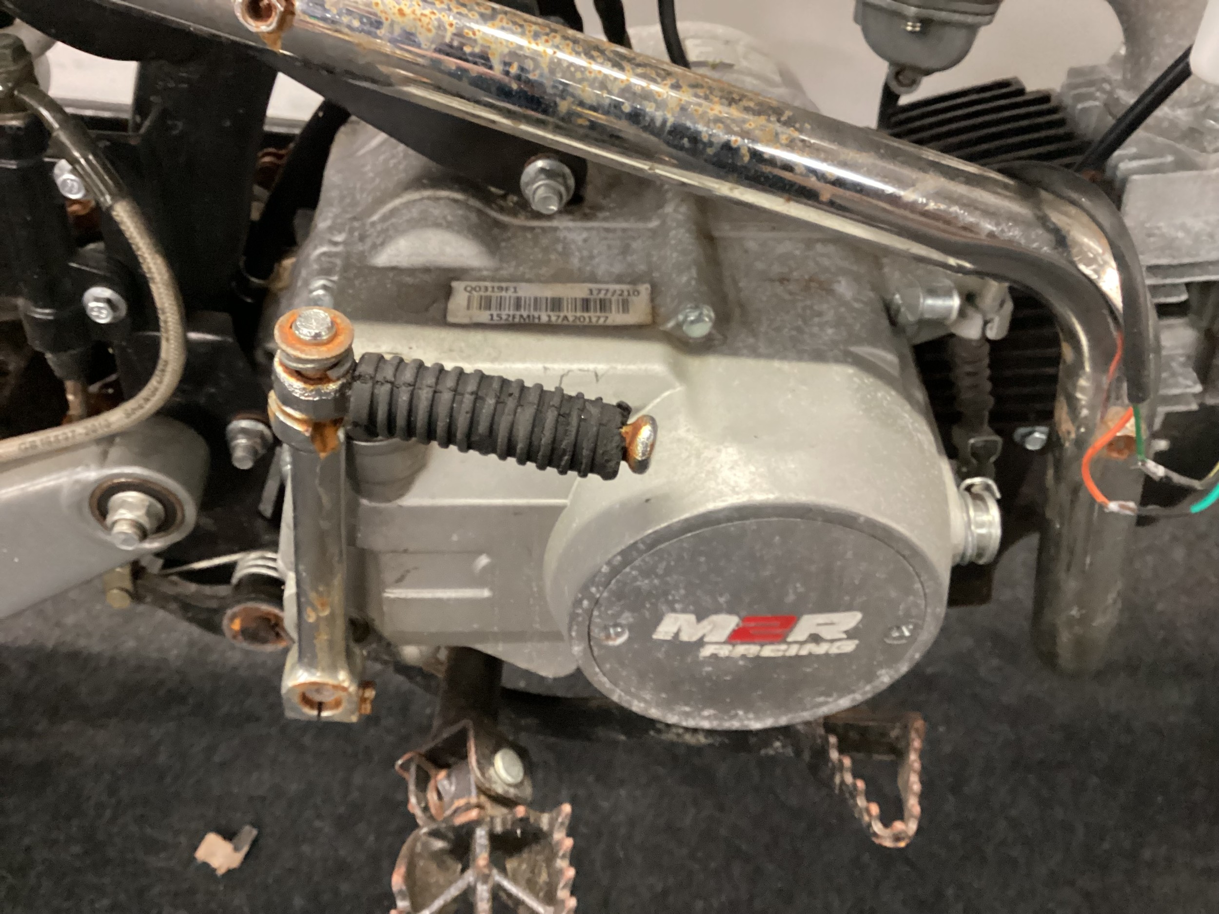 A childs white M2R racing scrambler (not tested). - Image 3 of 4