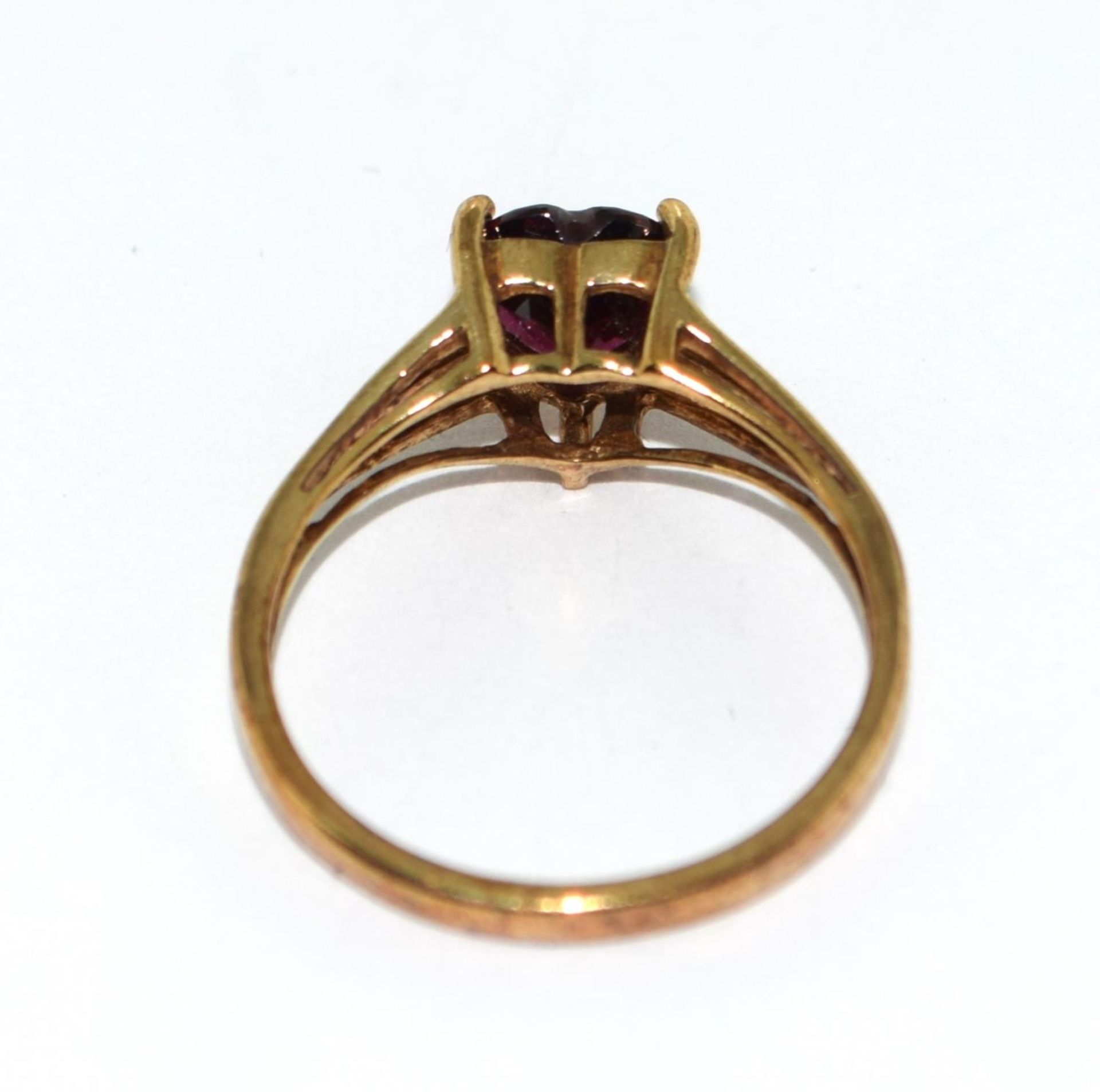 9ct gold ladies Garnet heart ring size N - Image 3 of 5