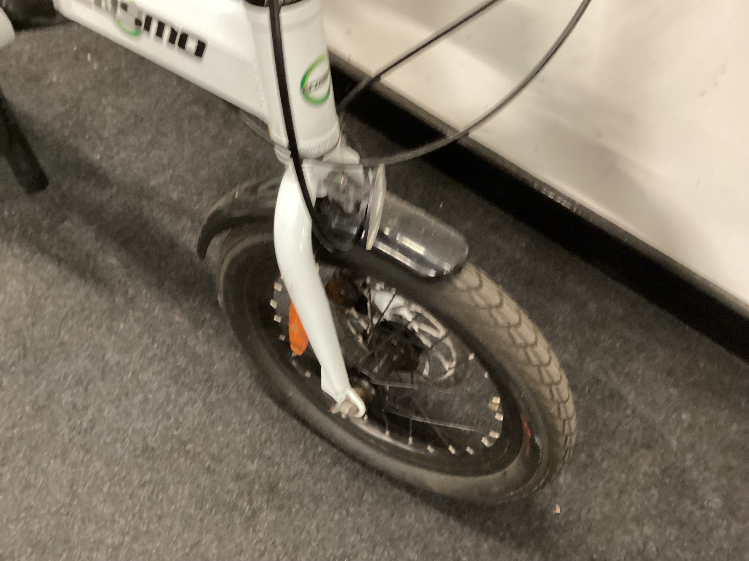 ECSOMO white folding travel bike, 6 gears, 16" wheel.(42B) - Image 3 of 3