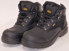 Pair of Site black work boots appear new UK size 10 (REF 25).