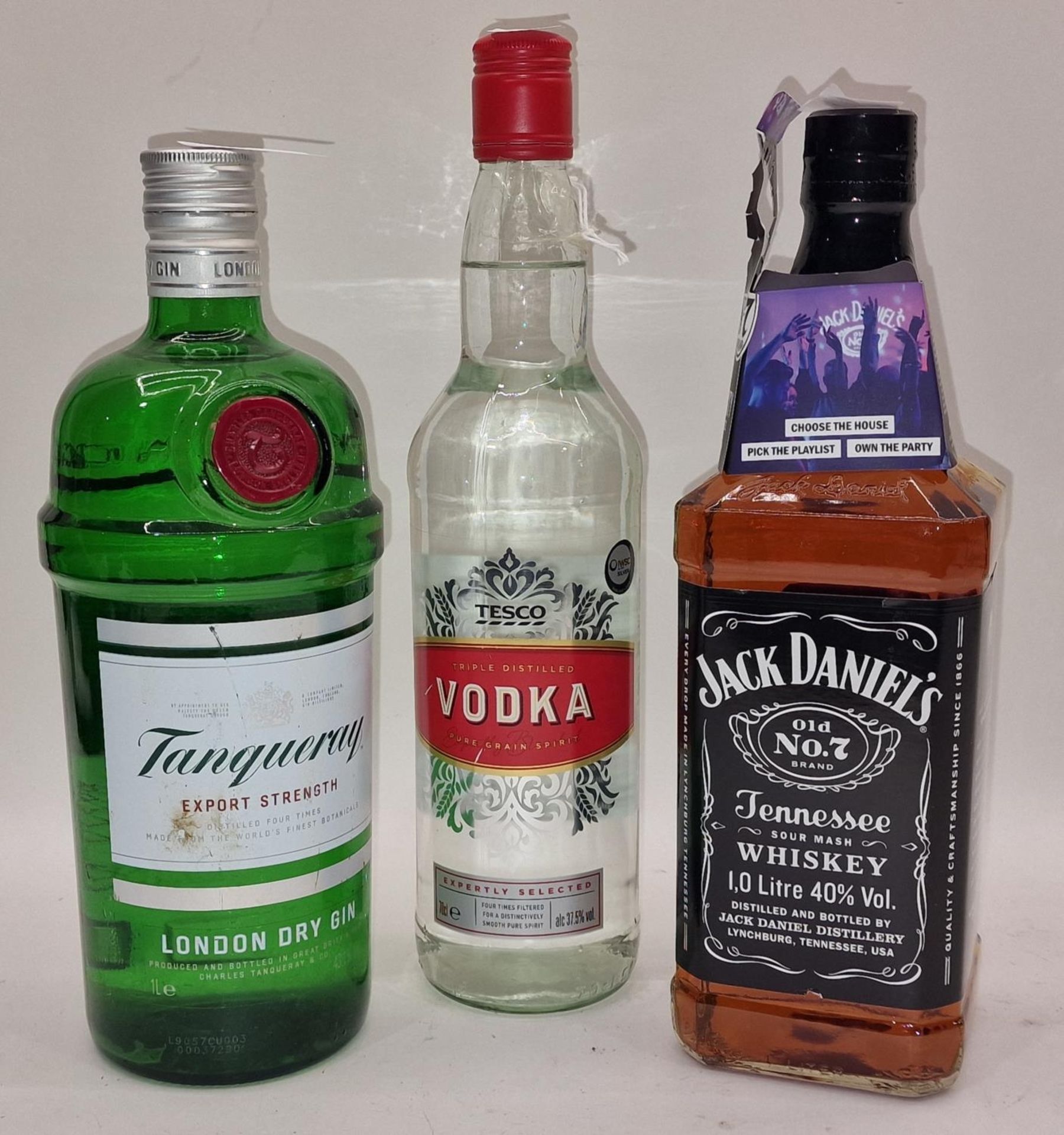 3 x mixed bottles of alcohol to included a 1ltr bottle of Jack Daniels ref 197, 190,241