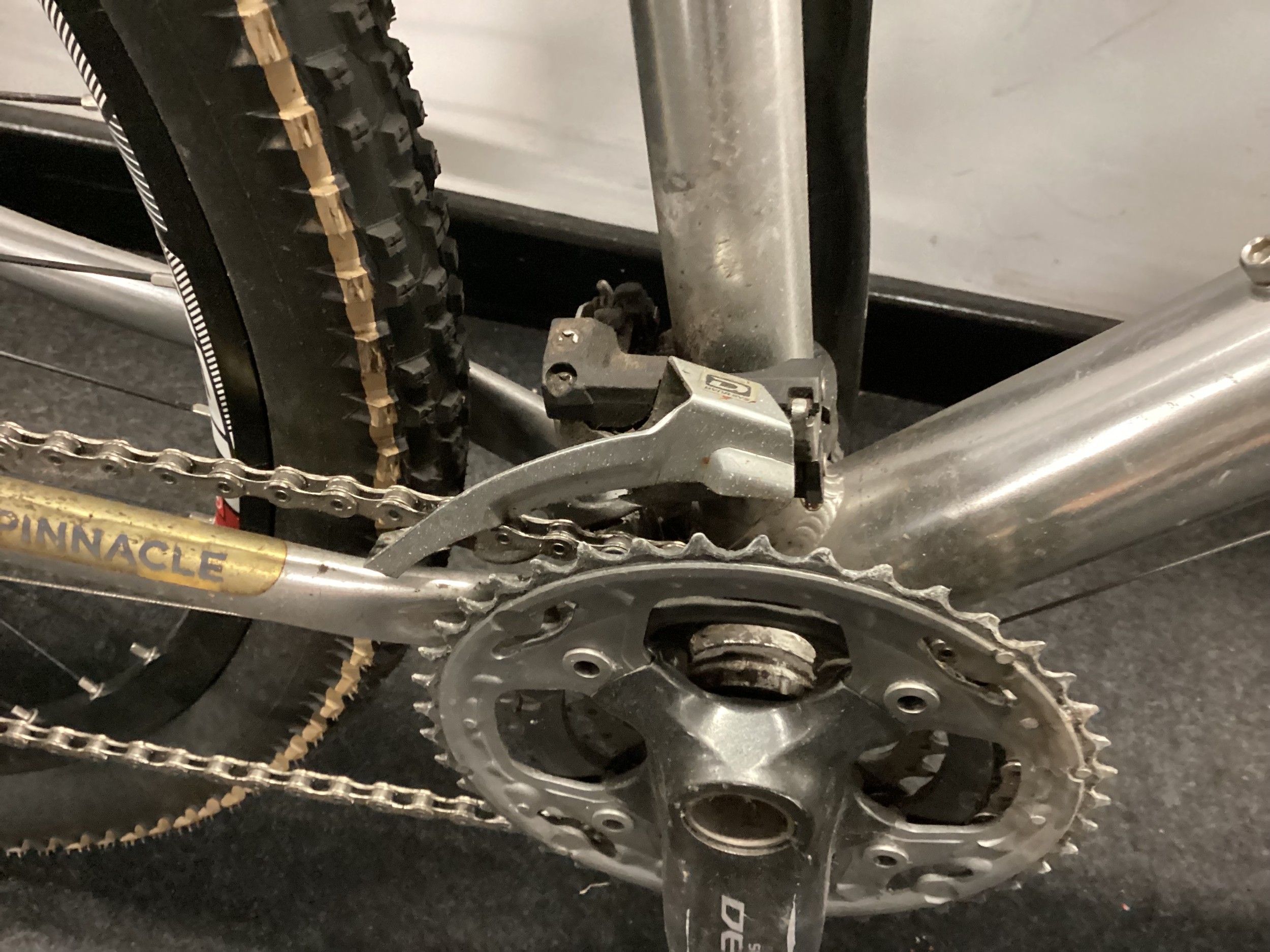 Silver Pinnacle mountain bike 30 gears 16" frame size 26" wheel size (REF 16B). - Image 3 of 4