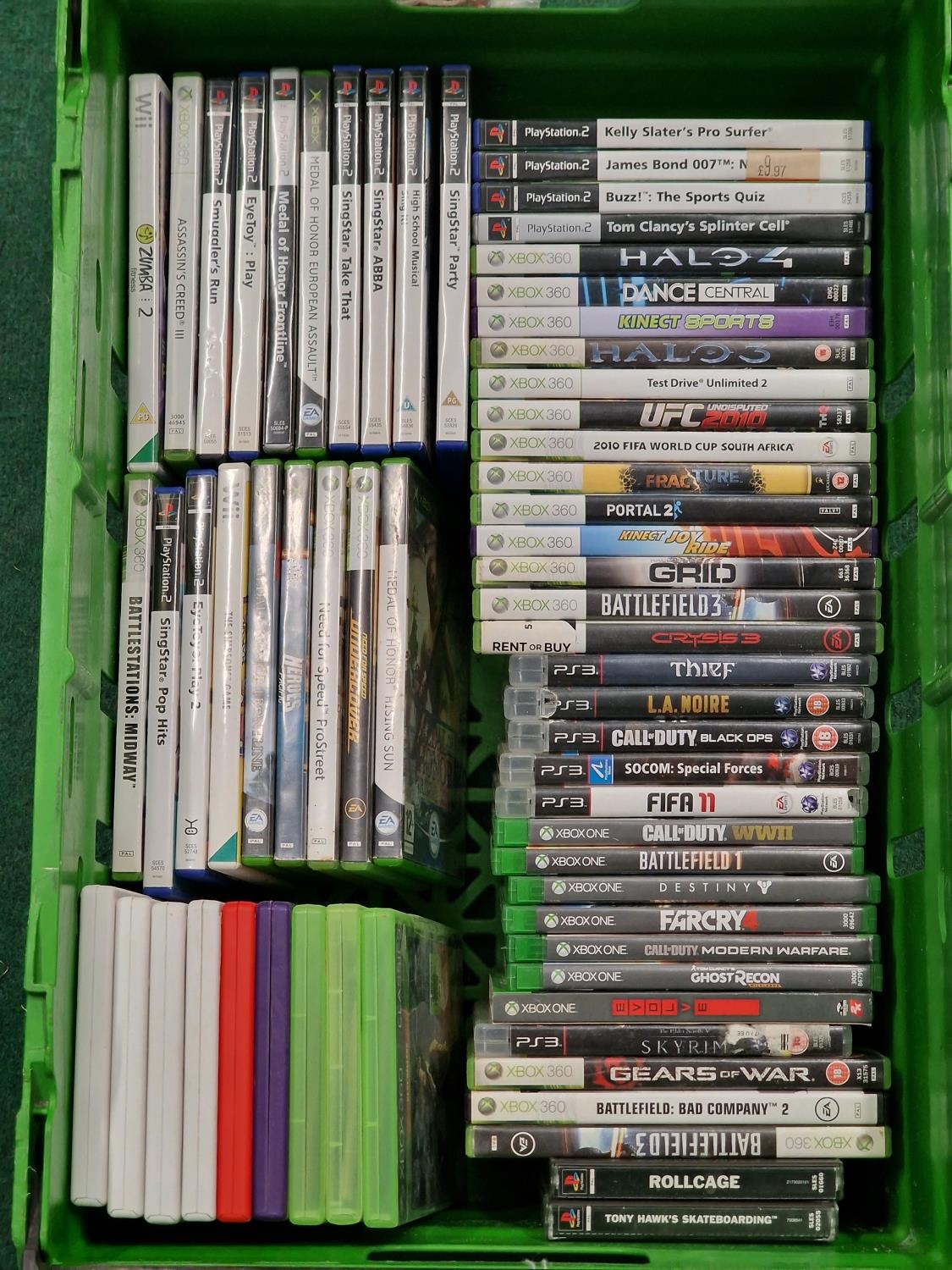 Crate of various pc / gaming disc’s to include makes - PlayStation 1 / 2 & 3 along with Wii - XBox