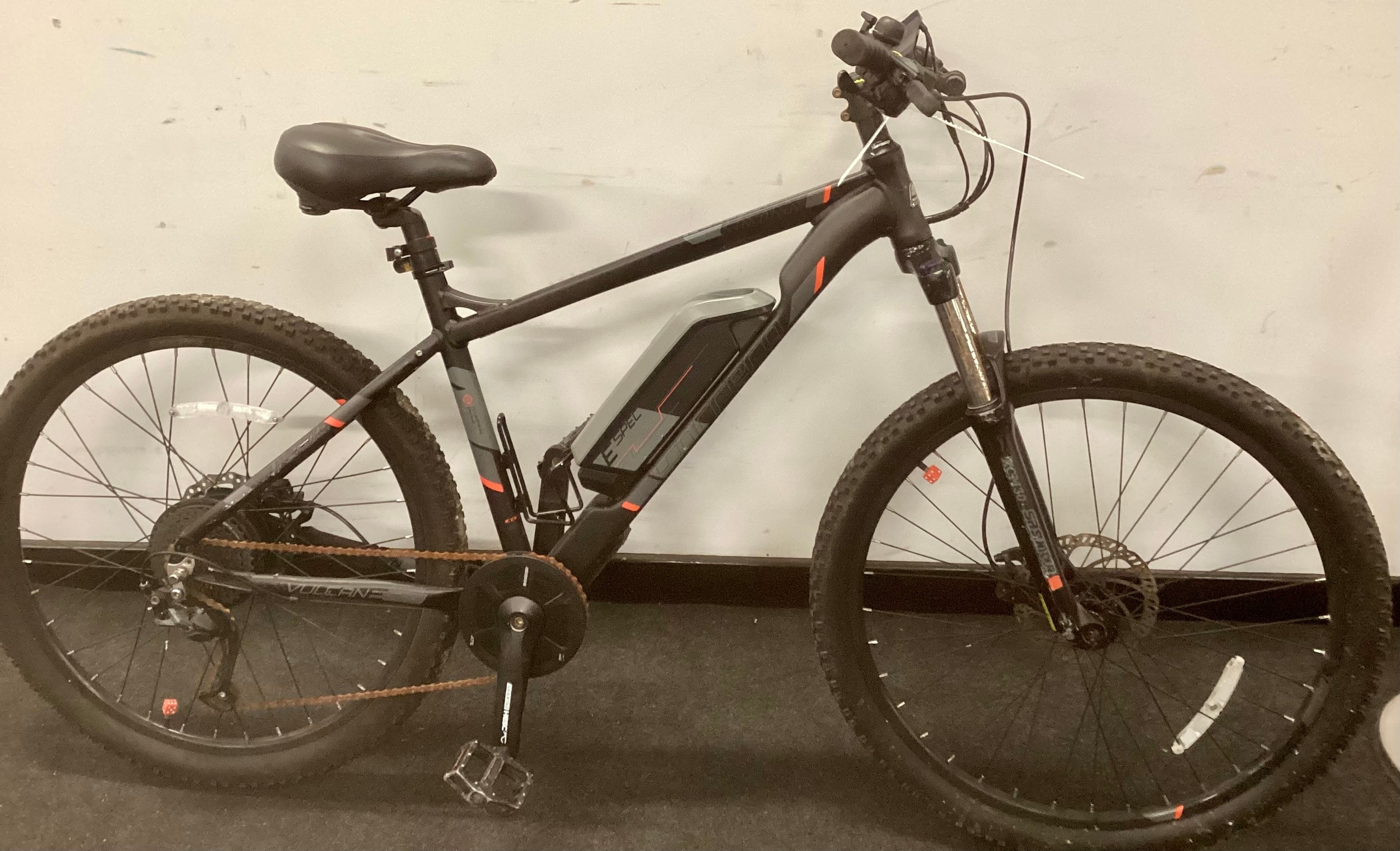 A Black/Grey Carrera Vulcan E Bike with 9 gears, 18" frame, 28" wheel (no keys, untested)(18B)