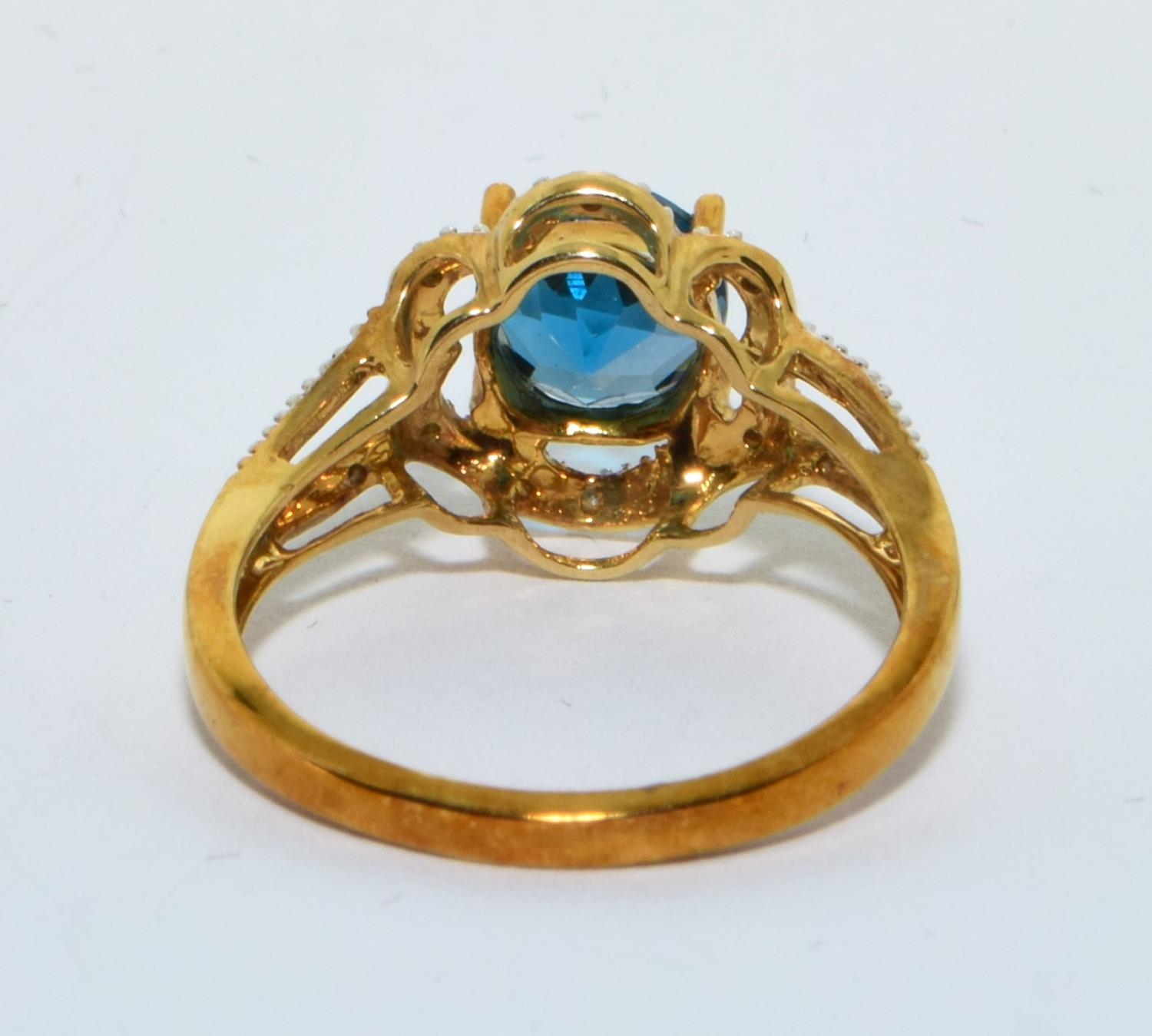 9ct gold Blue Topaz and Diamond halo design ring size N - Image 3 of 5