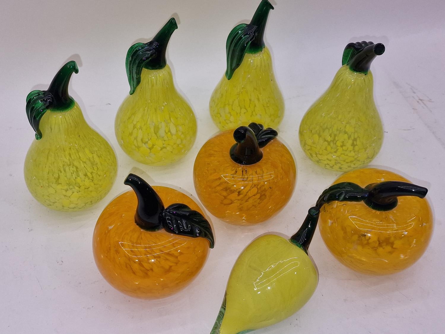 A collection of vintage Murano glass fruits (8). - Image 2 of 3