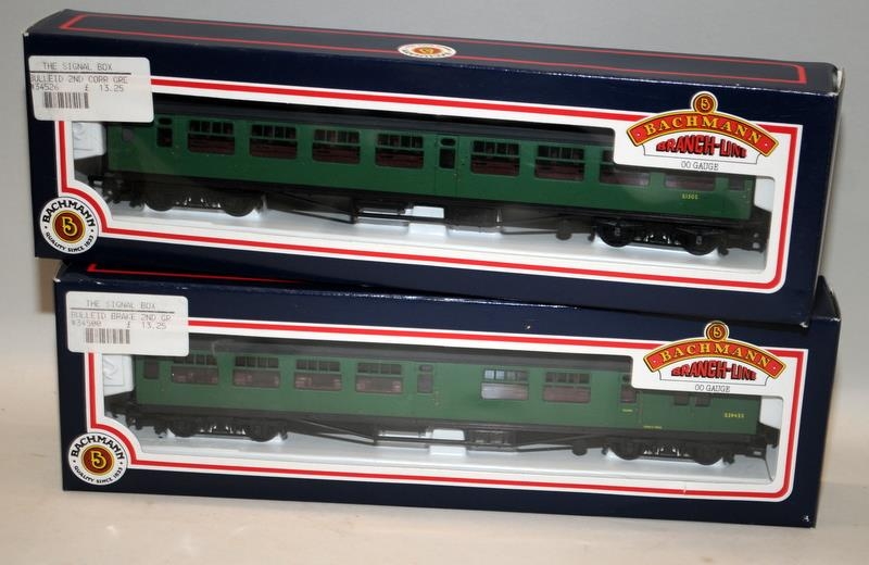 2 x Bachmann OO gauge coaches BR Malachite Green ref:34-500 and 34-526. Both boxed