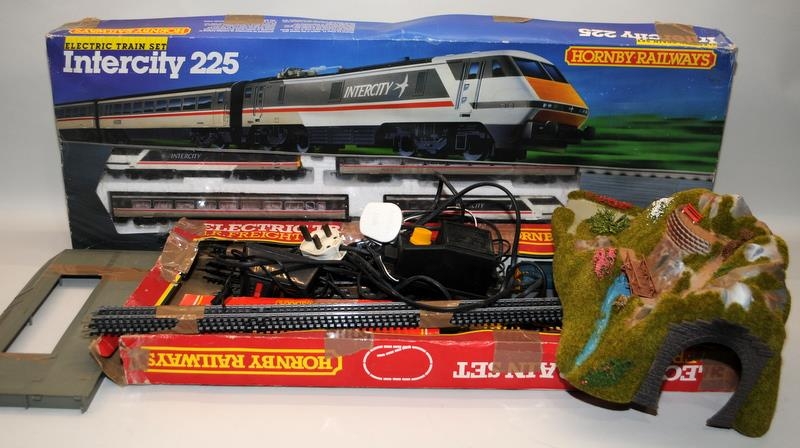 Hornby OO gauge part sets Intercity 225 ref:r696, BR Freight Set ref:R785 c/w additional items