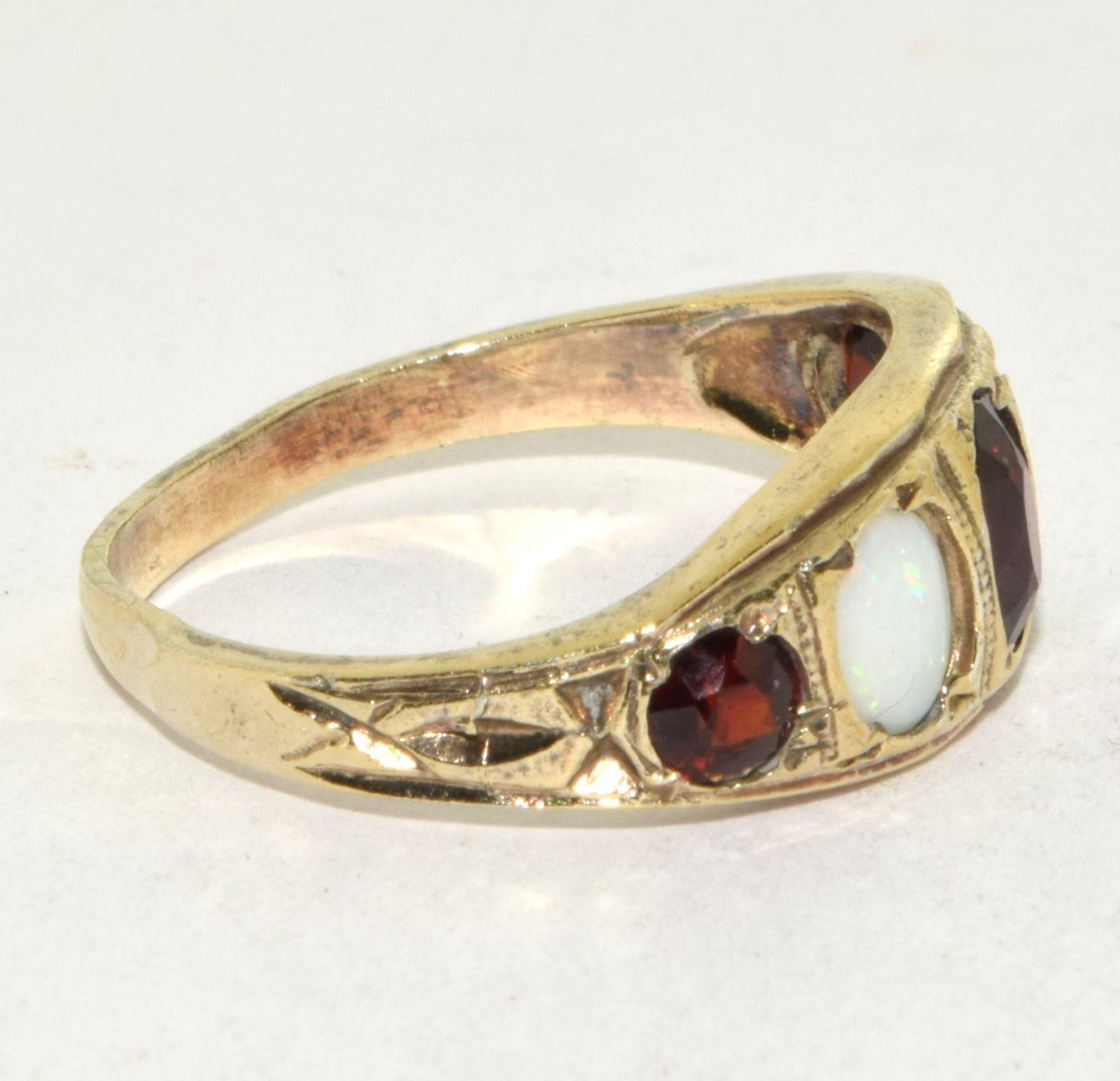 Vintage 9ct gold Opal and Garnet 5 stone ring size O - Image 4 of 5