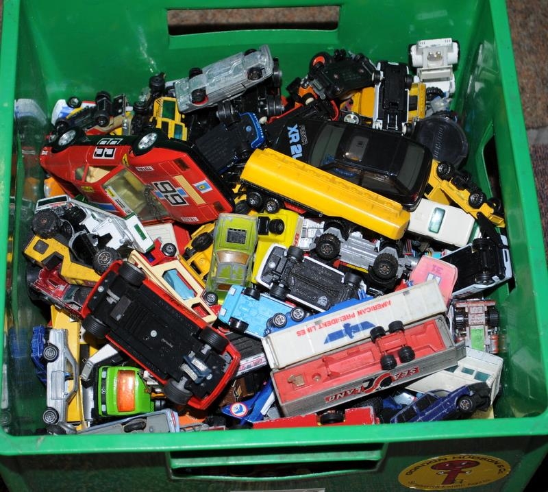 Large tub of loose playworn die-cast model vehicles