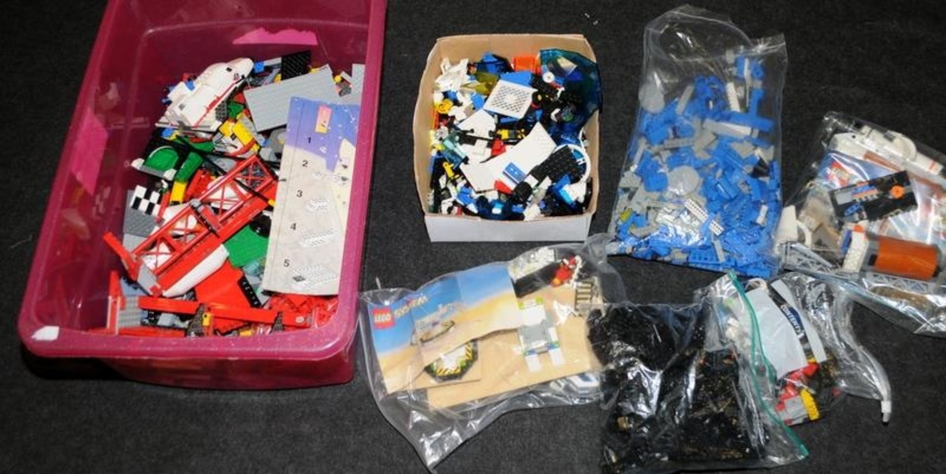 large tub of Lego, various bagged sets and a quantity of loose Lego