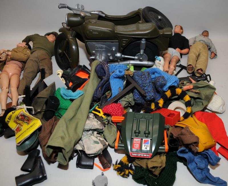 A collection of vintage dolls including Action Man figures, vehicles and clothing - Image 2 of 4