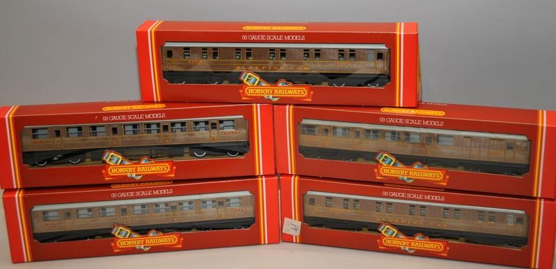 Hornby OO gauge LNER Teak Finish Livery Carriages, R477 x 2, R478 x 1 and R479 x 2. 5 in lot, all