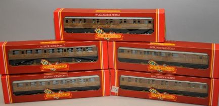 Hornby OO gauge LNER Teak Finish Livery Carriages, R477 x 2, R478 x 1 and R479 x 2. 5 in lot, all