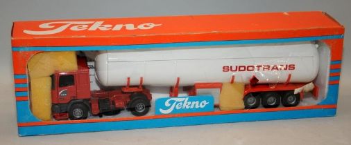 Vintage Tekno truck and tanker trailer, Sudotrans livery. Boxed, box is good with just a little