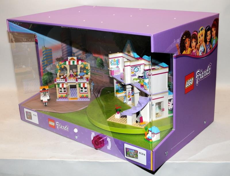 Lego Friends retail shop display diorama set 41311 Heartlake Pizzeria and set 41314 Stephanie's - Image 4 of 7