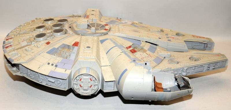 Hasbro Legacy Star Wars Millennium Falcon. Large Scale detailed model, mostly complete but missing - Image 3 of 8